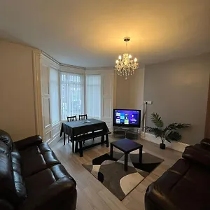https://dilston-road-close-to-city-4-bedroom-house.hotels-newcastle-upon-tyne.com